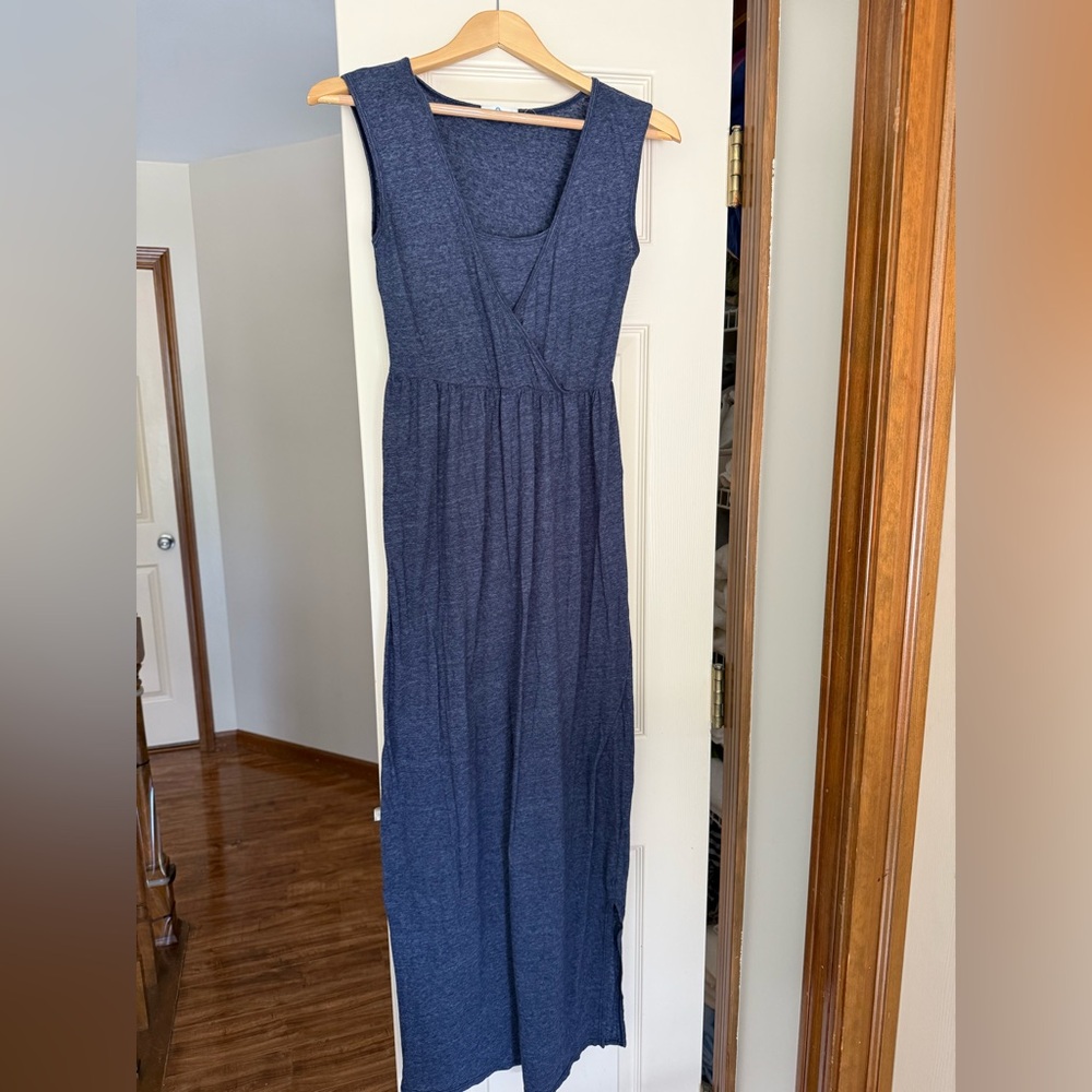Nursing and Maternity Sleeveless V-Neck Maxi Sundress Bun Maternity